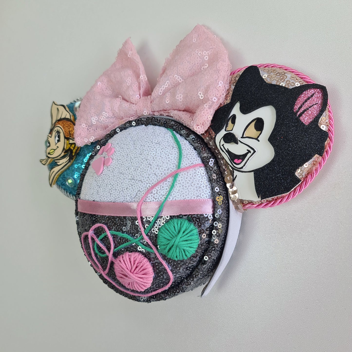 Playful Kitty Wall Popper