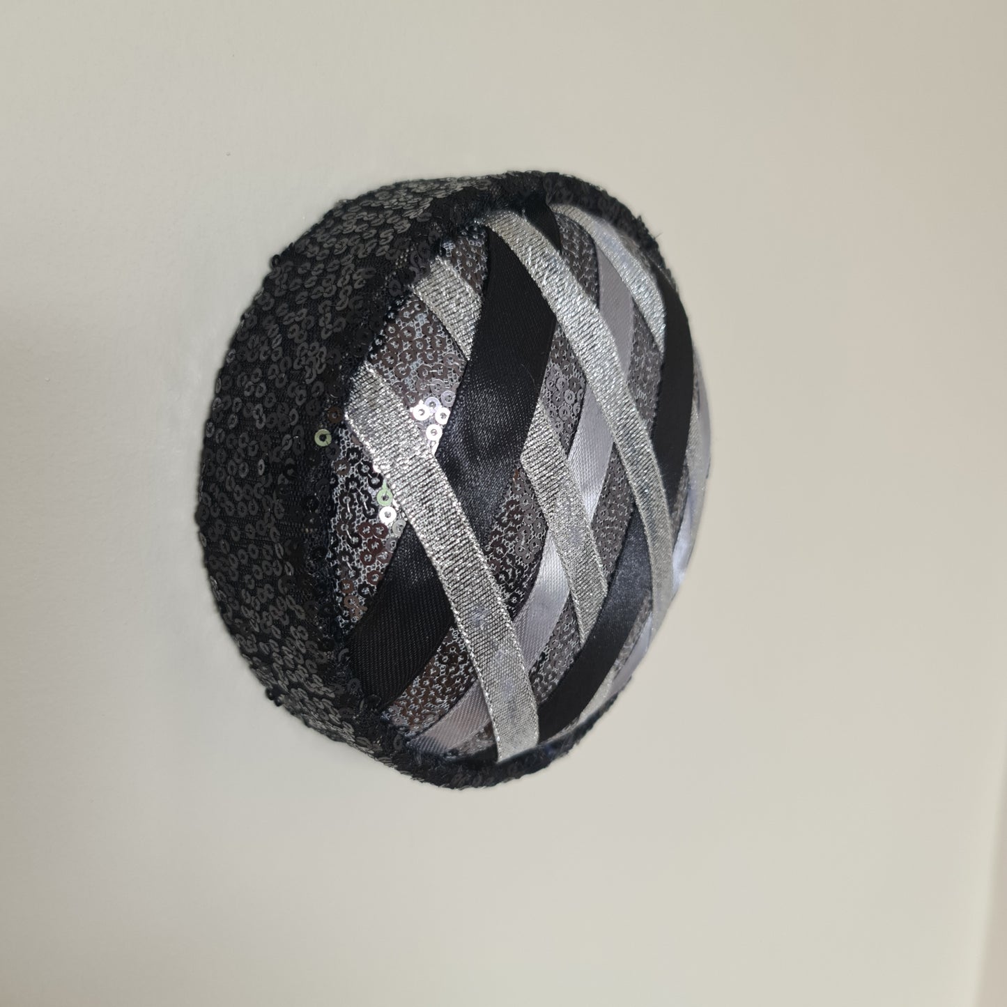 Ribbon Argyle Wall Popper