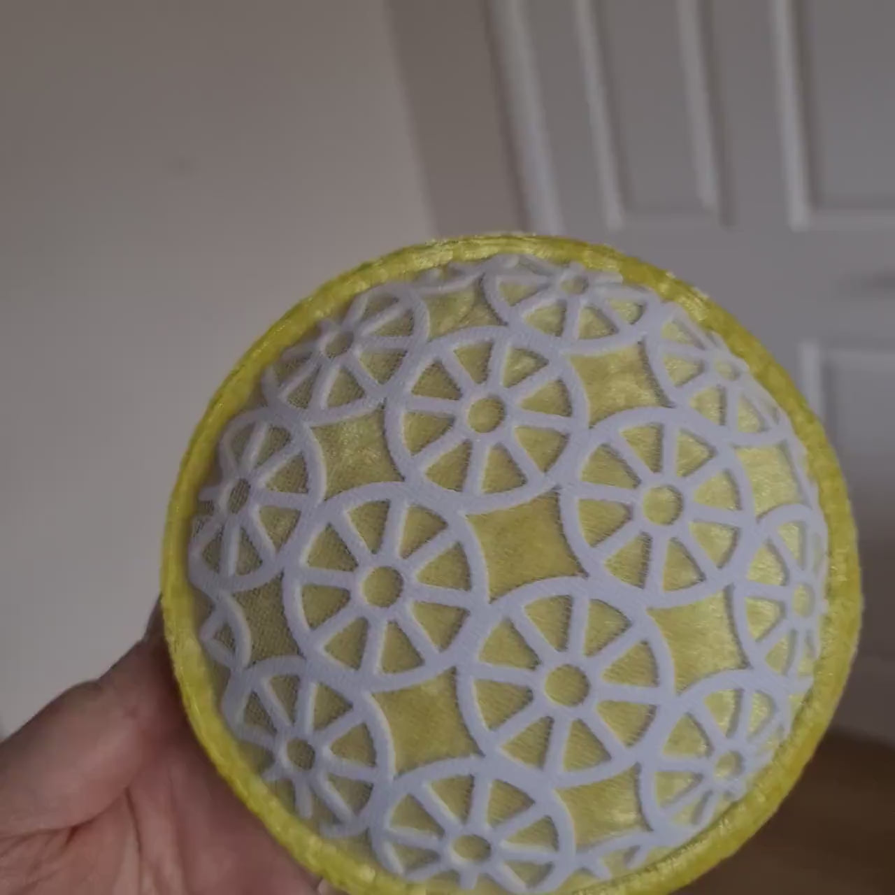 Lemon Lace Wall Popper