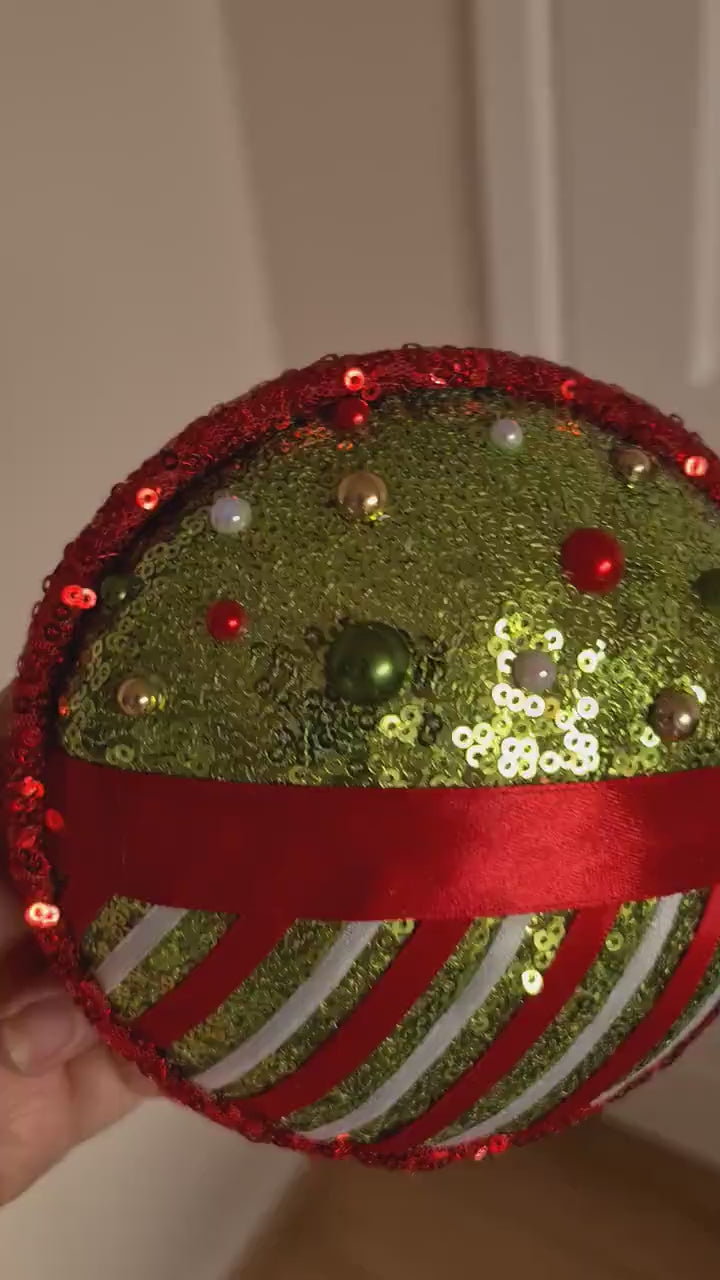 Festive Green Wall Popper