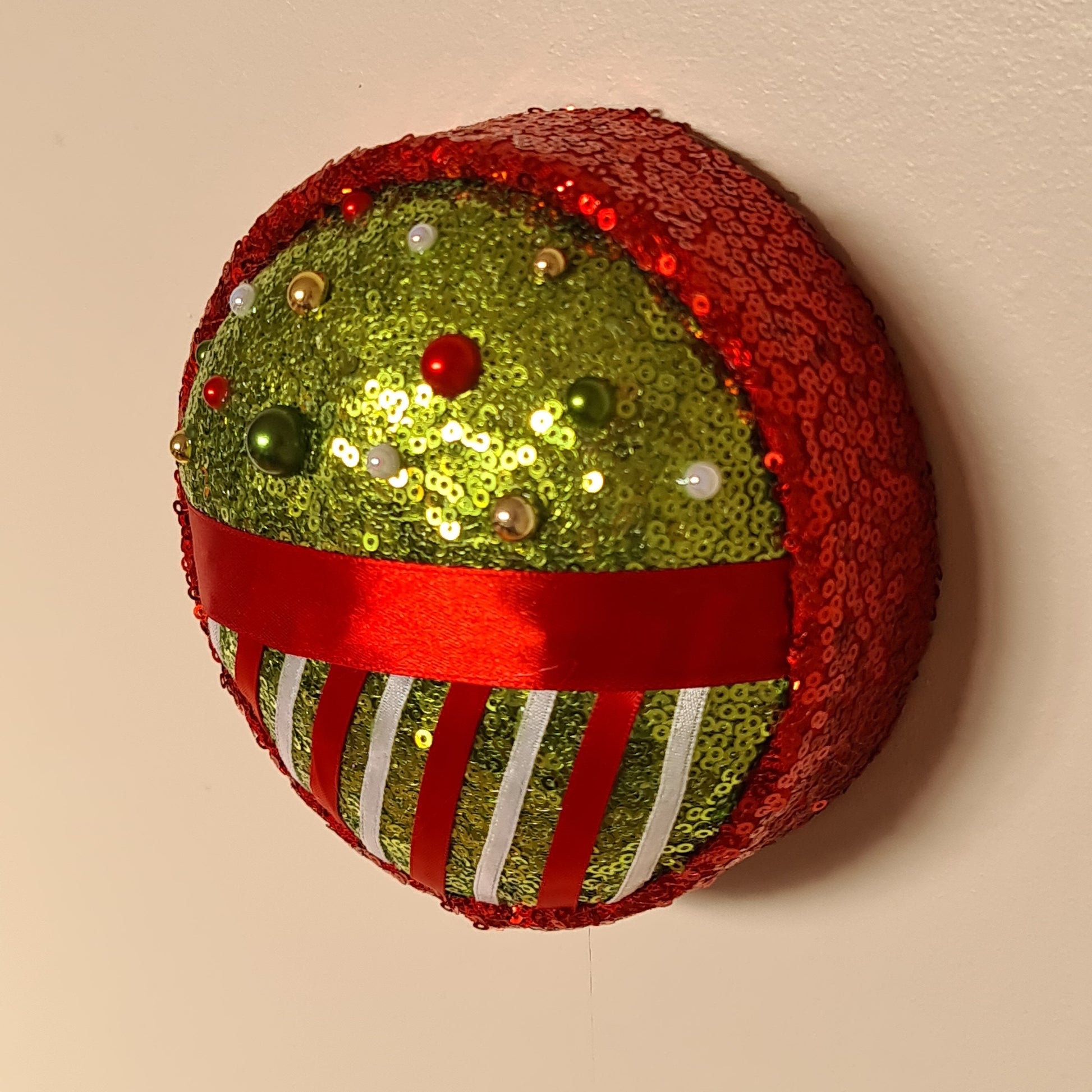 Festive Green Wall Popper