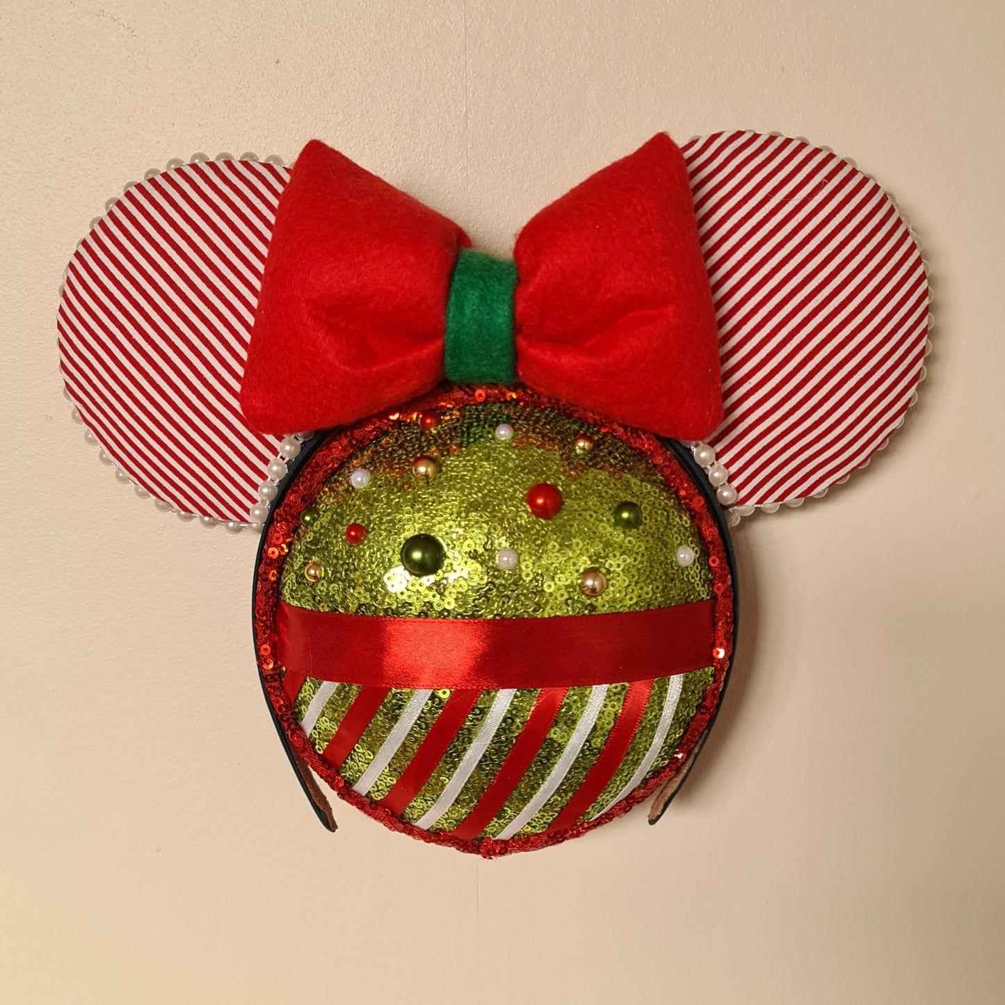 Festive Green Wall Popper
