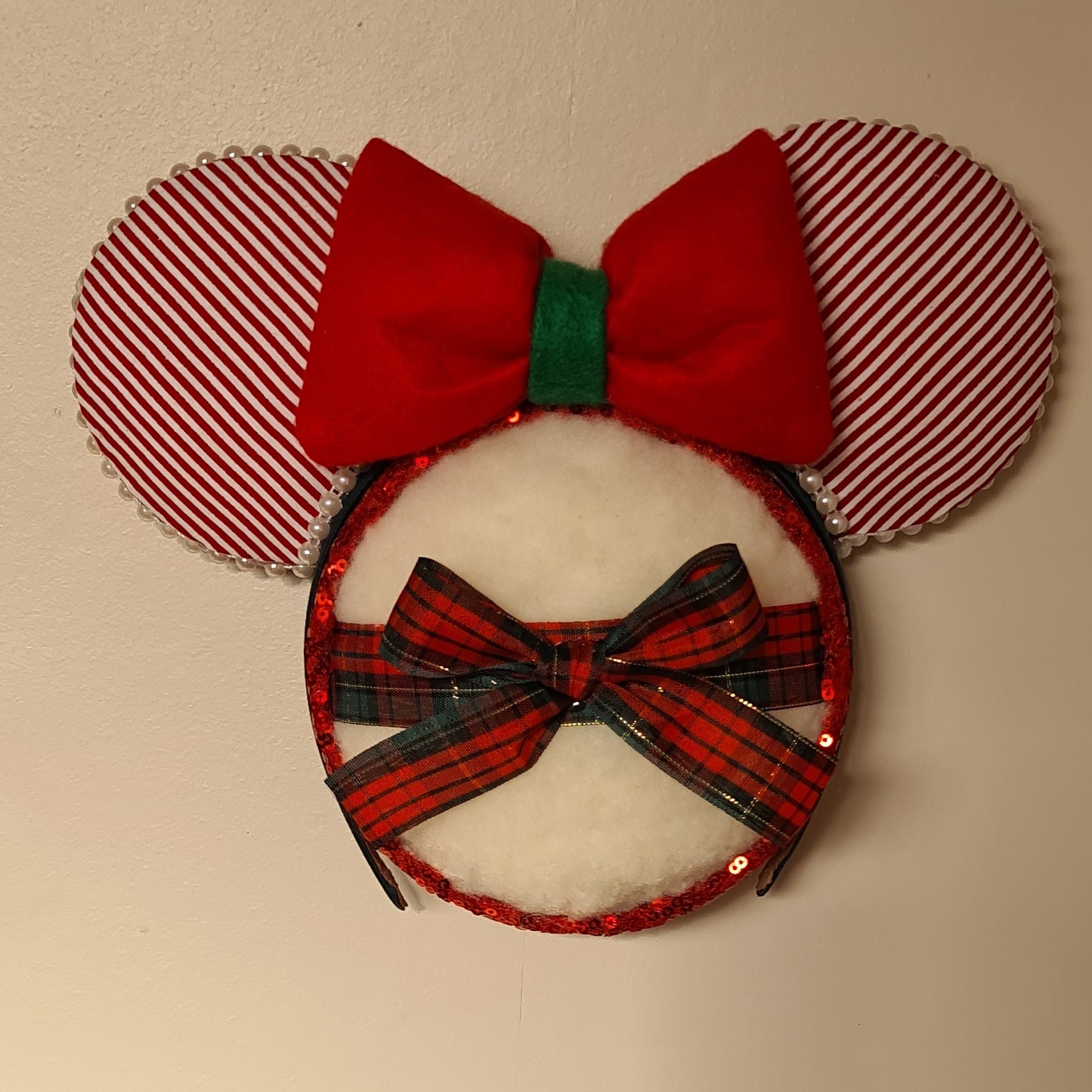 Fluffy Plaid Wall Popper