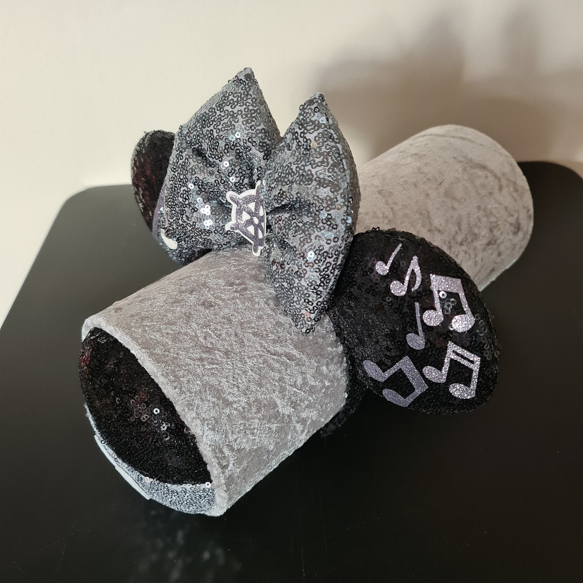 Steamboat Ear Holder