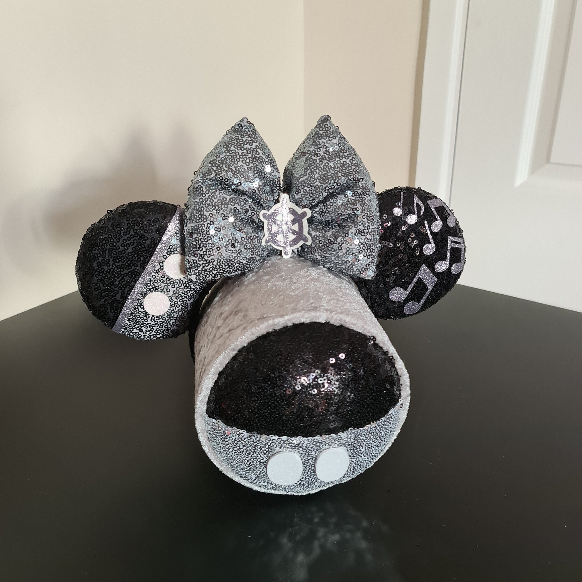 Steamboat Ear Holder